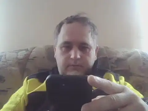 Snapshot of Szolga10 chatting on 02.15.25 Szolga10 online show from 02.15.25