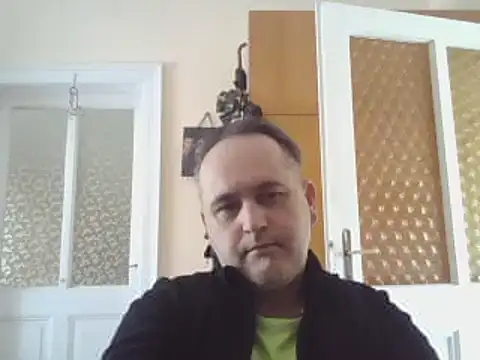 Snapshot of Szolga10 chatting on 03.07.25 Szolga10 online show from 03.07.25