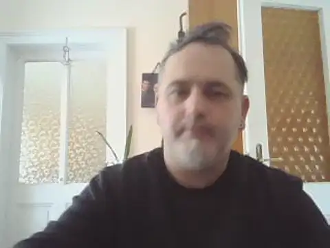 Snapshot of Szolga10 chatting on 03.22.25 Szolga10 online show from 03.22.25