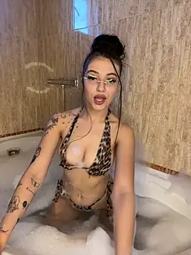 Snapshot of Foxy_Rosee chatting on 10.24.25 Foxy Rosee online show from 10.24.25