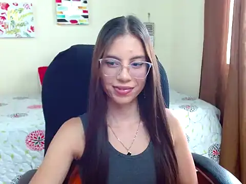 Snapshot of veronicamiller22 chatting on 10.06.25 veronicamiller22 online show from 10.06.25