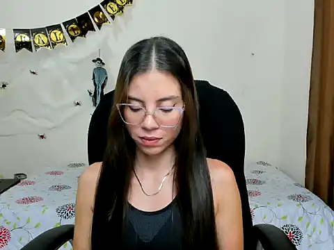 Snapshot of veronicamiller22 chatting on 10.21.25 veronicamiller22 online show from 10.21.25