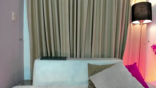 Snapshot of MiaHertz chatting on 03.01.25 MiaHertz online show from 03.01.25