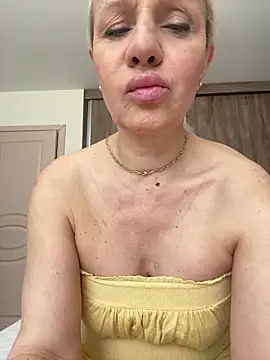 Snapshot of DeboraXporn chatting on 05.14.26 DeboraXporn online show from 05.14.26
