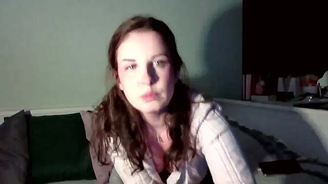 Snapshot of MollyBer chatting on 02.19.26 MollyBer online show from 02.19.26