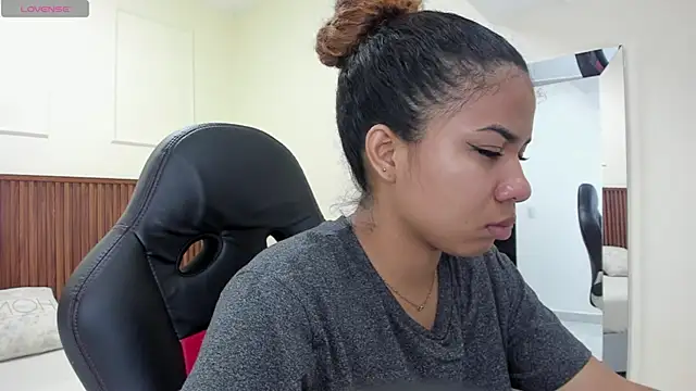 MELINAMARTINS online show from 11.05.25