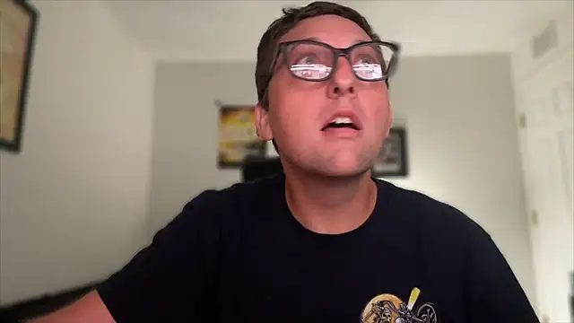 Snapshot of Milflover96 chatting on 11.08.25 Milflover96 online show from 11.08.25