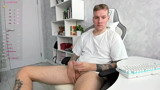 Snapshot of jaffersonlouis chatting on 02.21.25 jaffersonlouis online show from 02.21.25