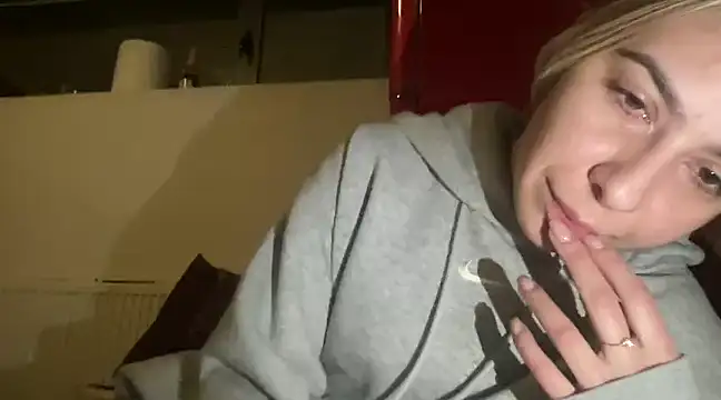 Snapshot of sarrah_rossy chatting on 02.16.25 sarrah rossy online show from 02.16.25