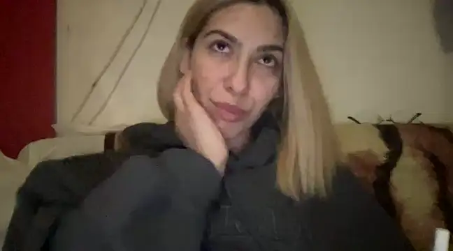Snapshot of sarrah_rossy chatting on 02.19.25 sarrah rossy online show from 02.19.25