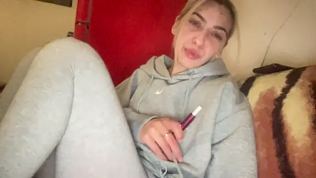 Snapshot of sarrah_rossy chatting on 02.25.25 sarrah rossy online show from 02.25.25