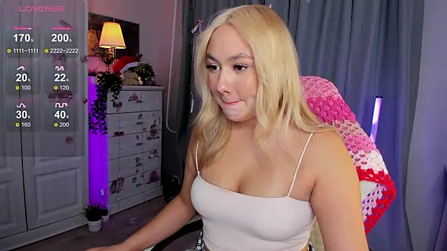 Snapshot of _Loneve__ chatting on 02.01.26 Loneve online show from 02.01.26