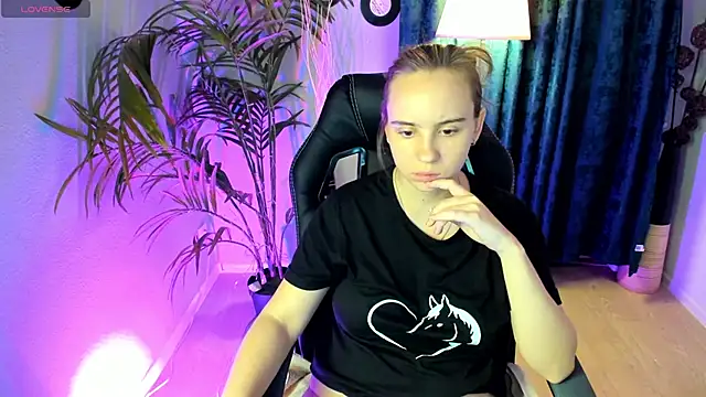 Lika 0ne online show from 10.17.25