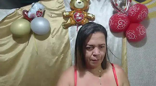 Snapshot of alina_maturehot chatting on 02.14.25 alina maturehot online show from 02.14.25