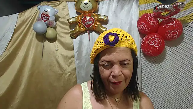 Snapshot of alina_maturehot chatting on 02.25.25 alina maturehot online show from 02.25.25
