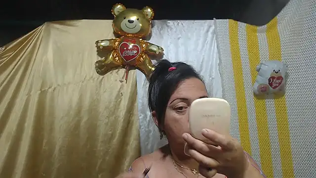 Snapshot of alina_maturehot chatting on 03.07.25 alina maturehot online show from 03.07.25