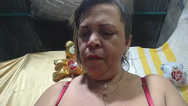 Snapshot of alina_maturehot chatting on 03.08.25 alina maturehot online show from 03.08.25