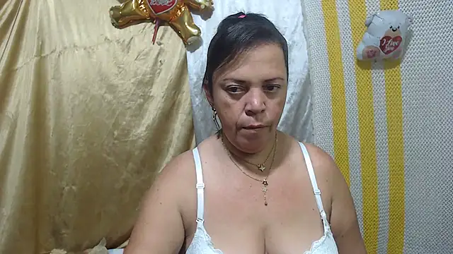 Snapshot of alina_maturehot chatting on 03.15.25 alina maturehot online show from 03.15.25
