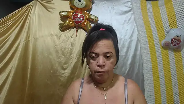 Snapshot of alina_maturehot chatting on 03.17.25 alina maturehot online show from 03.17.25