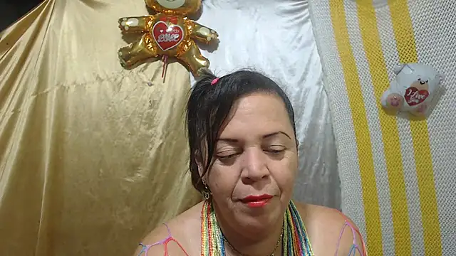 Snapshot of alina_maturehot chatting on 03.18.25 alina maturehot online show from 03.18.25