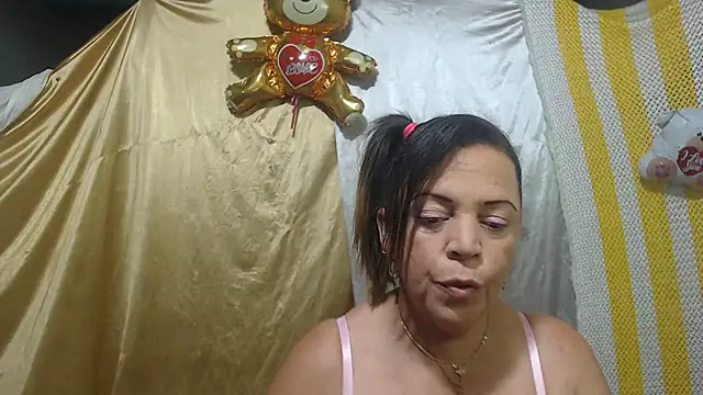 Snapshot of alina_maturehot chatting on 03.19.25 alina maturehot online show from 03.19.25