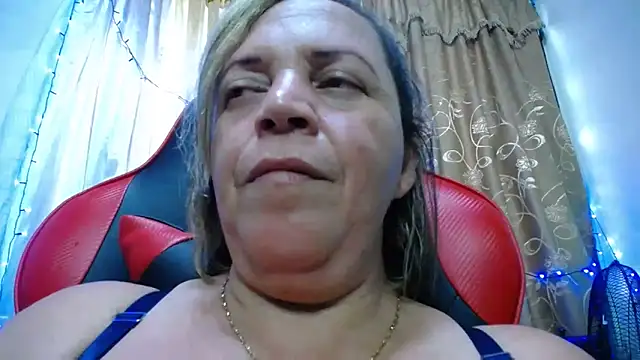 Snapshot of alina_maturehot chatting on 09.16.25 alina maturehot online show from 09.16.25