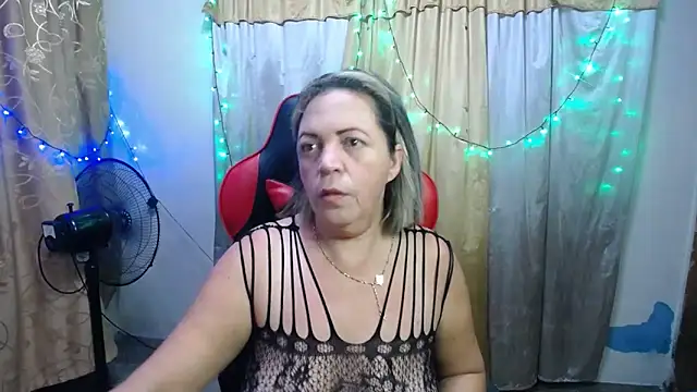Snapshot of alina_maturehot chatting on 09.21.25 alina maturehot online show from 09.21.25