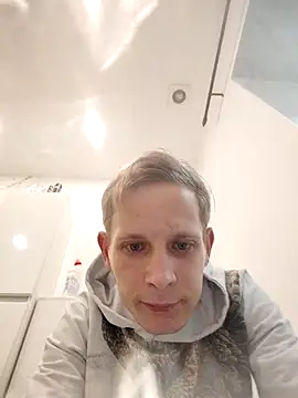 Snapshot of Kamilll94@xh chatting on 11.16.25 Kamilll94xh online show from 11.16.25