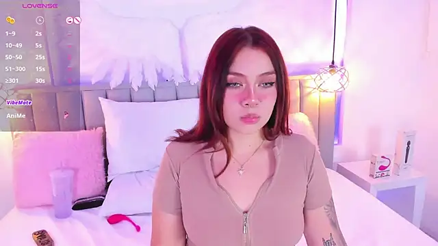 Snapshot of isolari_ chatting on 12.19.24 isolari online show from 12.19.24