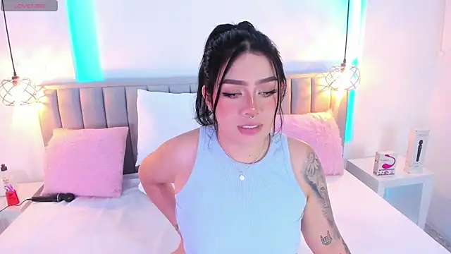 Snapshot of isolari_ chatting on 01.04.25 isolari online show from 01.04.25