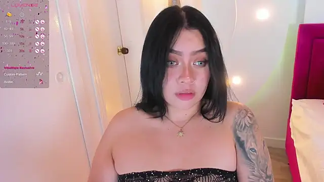 Snapshot of isolari_ chatting on 02.03.25 isolari online show from 02.03.25