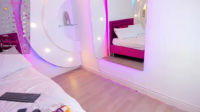 Snapshot of isolari_ chatting on 02.05.25 isolari online show from 02.05.25