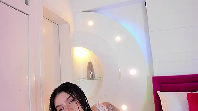 Snapshot of isolari_ chatting on 02.06.25 isolari online show from 02.06.25