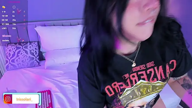 Snapshot of isolari_ chatting on 03.08.25 isolari online show from 03.08.25