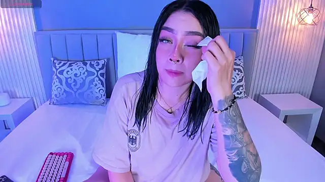 Snapshot of isolari_ chatting on 03.09.25 isolari online show from 03.09.25