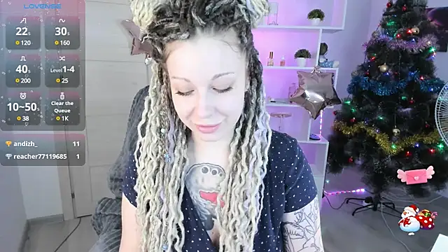 Snapshot of HoneySallyMoore chatting on 12.25.24 HoneySallyMoore online show from 12.25.24