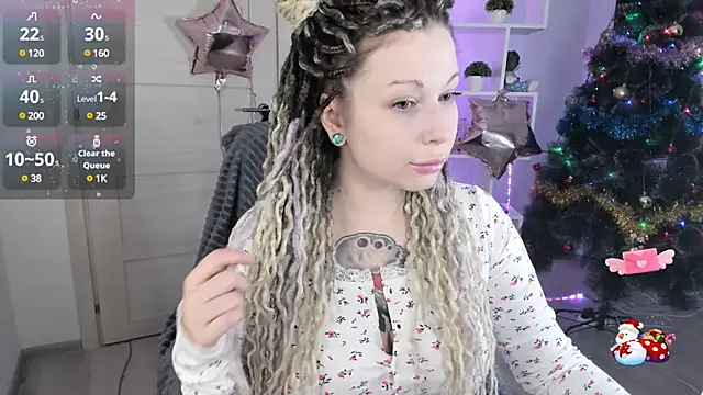 Snapshot of HoneySallyMoore chatting on 12.27.24 HoneySallyMoore online show from 12.27.24