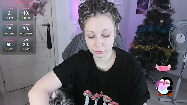 Snapshot of HoneySallyMoore chatting on 01.04.25 HoneySallyMoore online show from 01.04.25