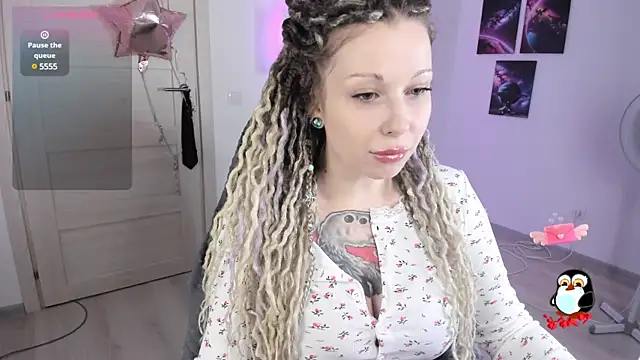 Snapshot of HoneySallyMoore chatting on 01.12.25 HoneySallyMoore online show from 01.12.25