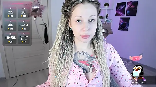 Snapshot of HoneySallyMoore chatting on 01.17.25 HoneySallyMoore online show from 01.17.25