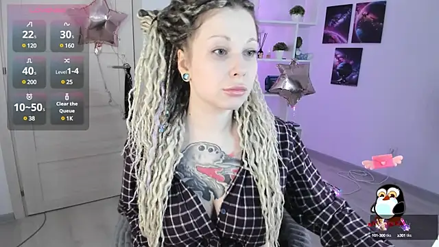 Snapshot of HoneySallyMoore chatting on 01.18.25 HoneySallyMoore online show from 01.18.25