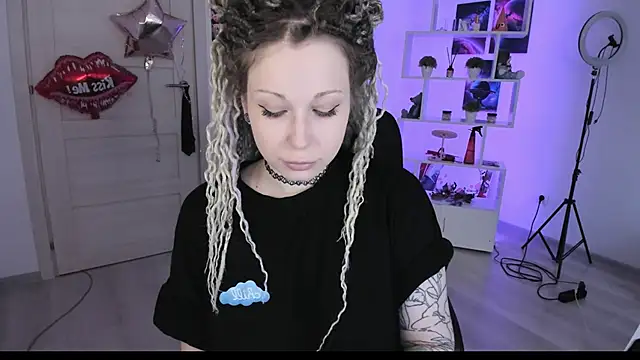 Snapshot of HoneySallyMoore chatting on 09.14.25 HoneySallyMoore online show from 09.14.25