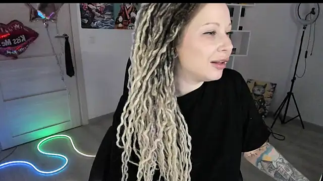 HoneySallyMoore online show from 03.06.26