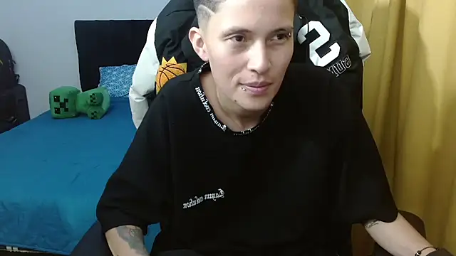 Snapshot of duo_peludoo chatting on 05.18.26 duo peludoo online show from 05.18.26