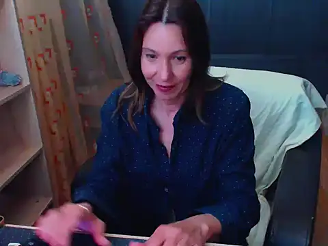 Snapshot of hannaha chatting on 04.22.26 hannaha online show from 04.22.26