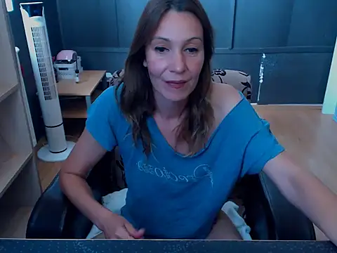 Snapshot of hannaha chatting on 06.04.26 hannaha online show from 06.04.26