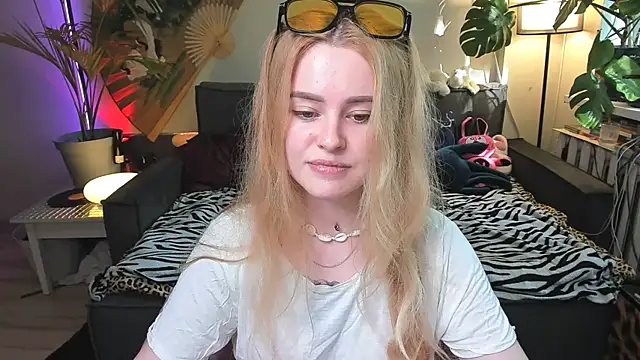 Snapshot of Alexa_Pirs chatting on 05.25.26 Alexa Pirs online show from 05.25.26