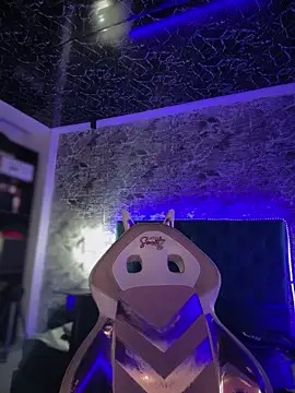 Snapshot of Scarlett-LS chatting on 02.13.26 Scarlett-LS online show from 02.13.26