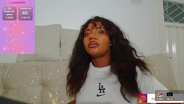 Snapshot of Daphnewalker__ chatting on 10.01.25 Daphnewalker online show from 10.01.25