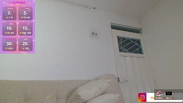 Snapshot of Daphnewalker__ chatting on 10.09.25 Daphnewalker online show from 10.09.25